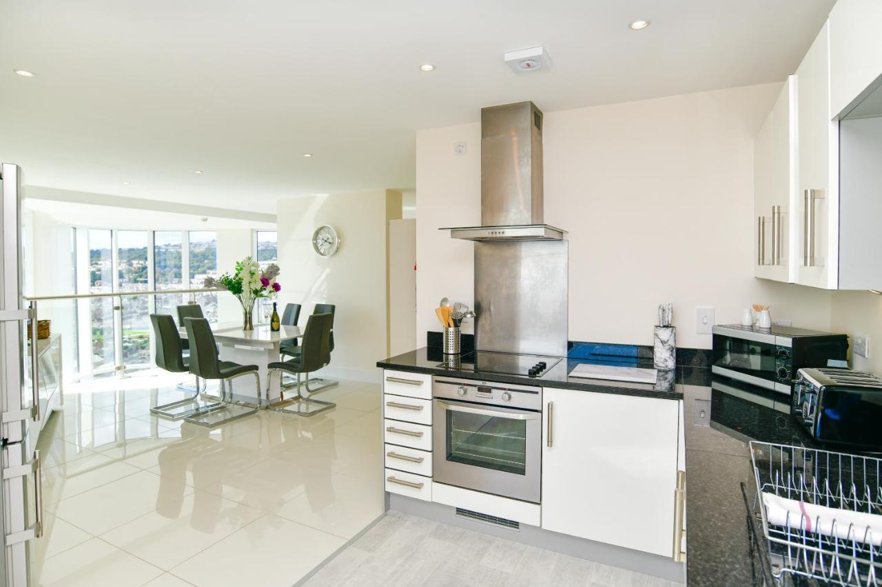 Just Stay Wales - Meridian Quay Penthouses Swansea Exterior photo